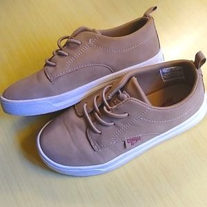 EUC Oshkosh "Classic Sneaker"